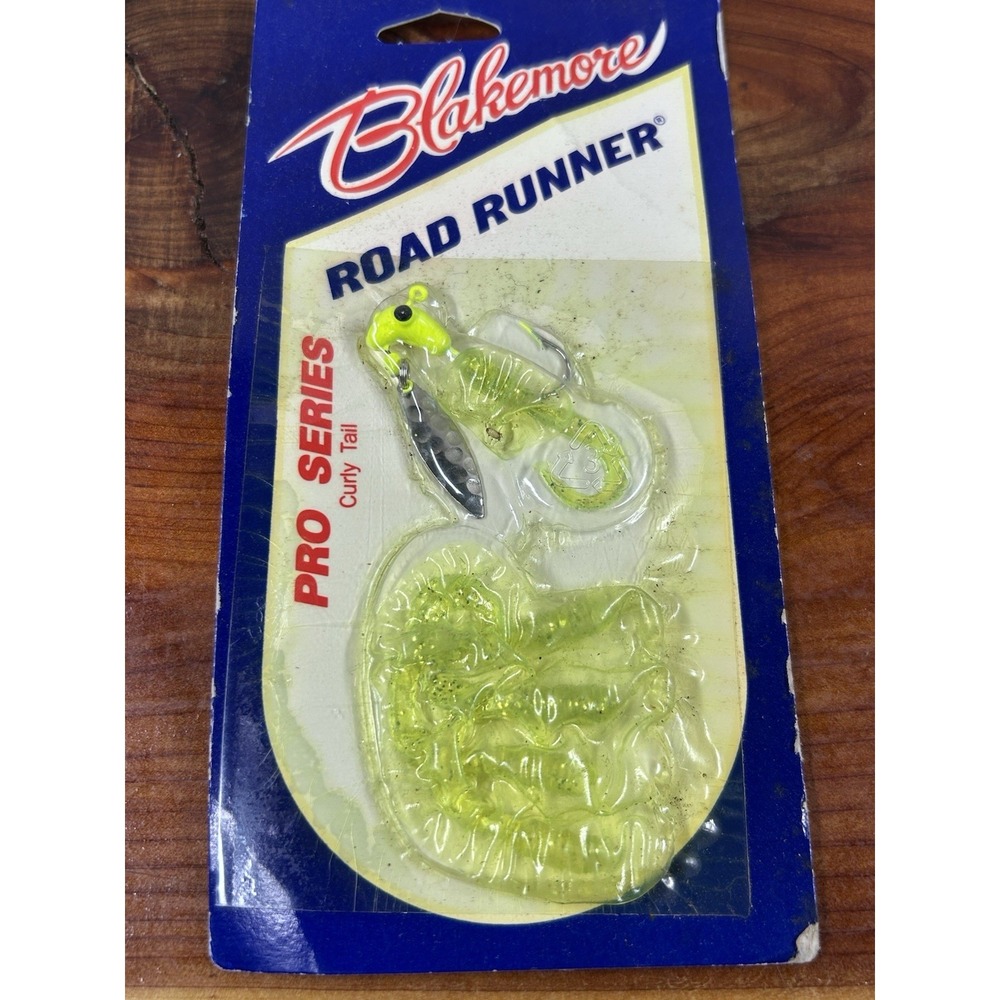 Road Runner Pro Series Curly Tail Jig w/Spinner, 1/8 oz Ringed Dilly Lure Rainbo